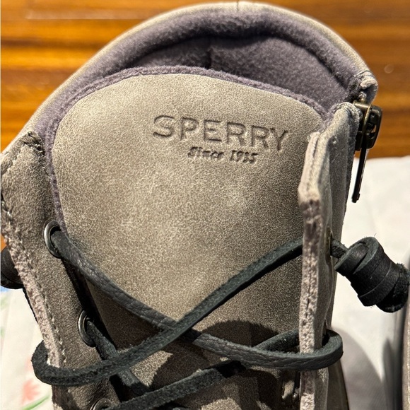 Women SPEERY Boots! - Picture 5 of 5